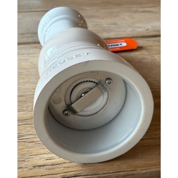 Le Creuset Acrylic Classic Manual Pepper Mill 8 in Meringue NEW NWT - Picture 4 of 6